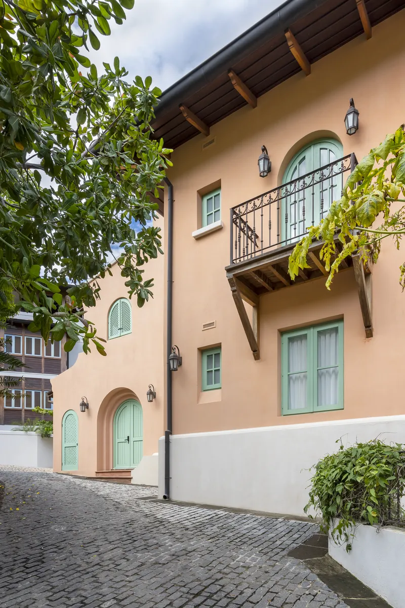 Casa Curuba coral facade